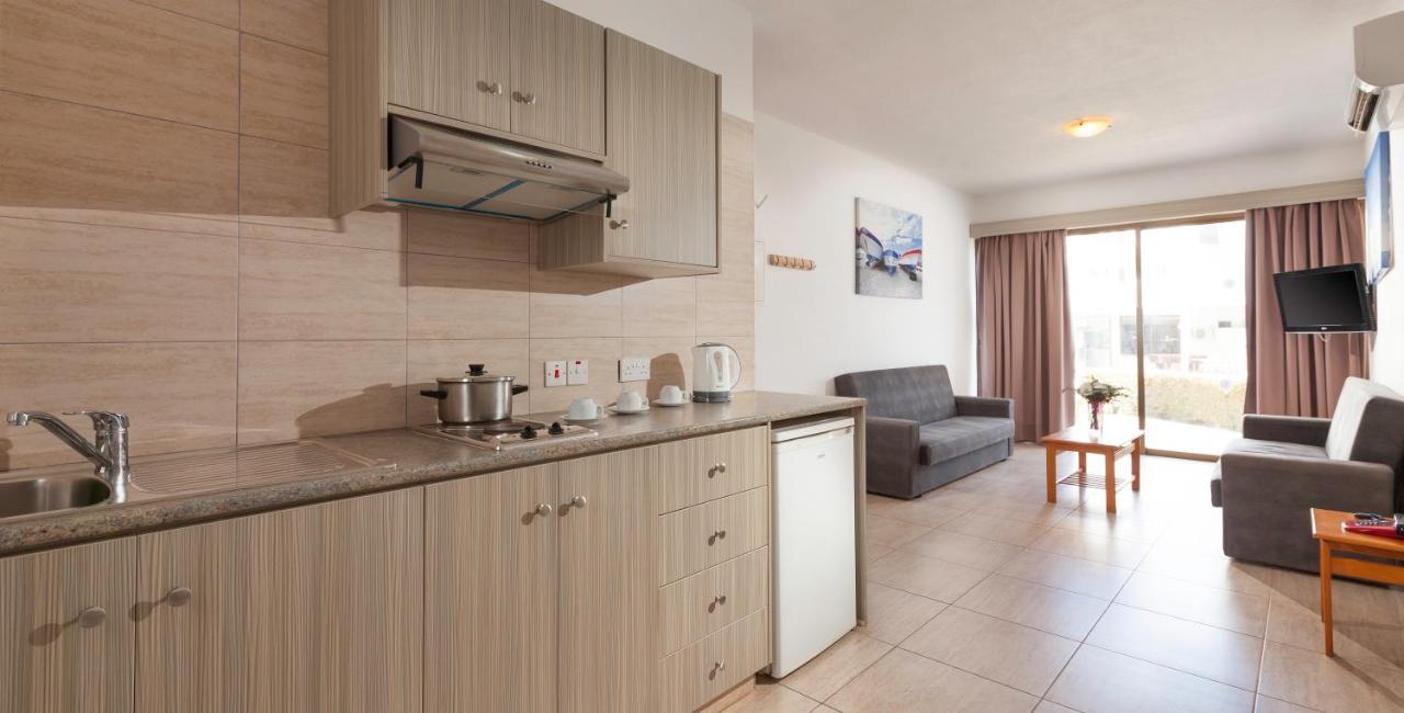 Penelope Beach Hotel Apts Протарас Экстерьер фото